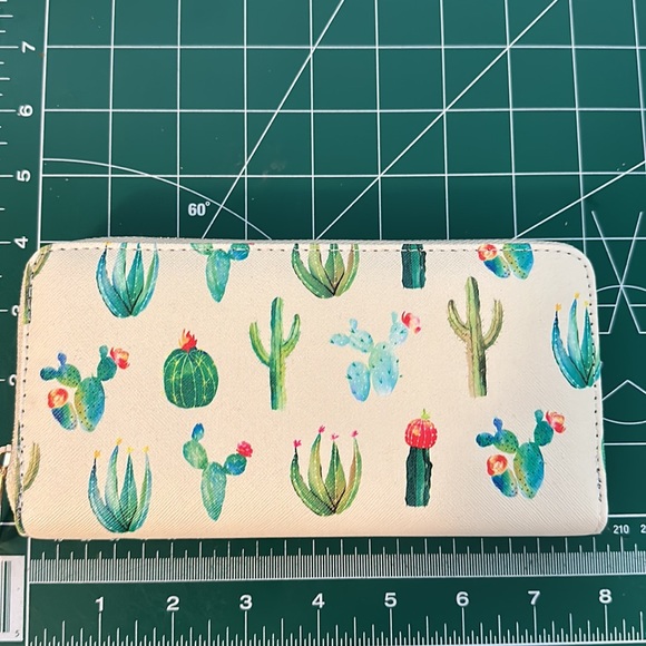 ✨Brand New🌵Cactus Wallet - Picture 3 of 3